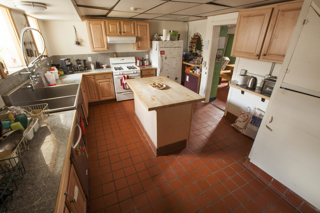 kitchen - Raft Hill Cooperative Housing House