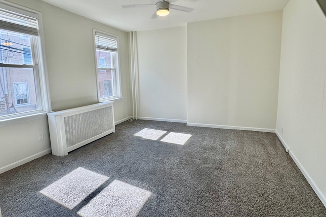 Living Room - 128 Gay St (Manayunk, PA) House