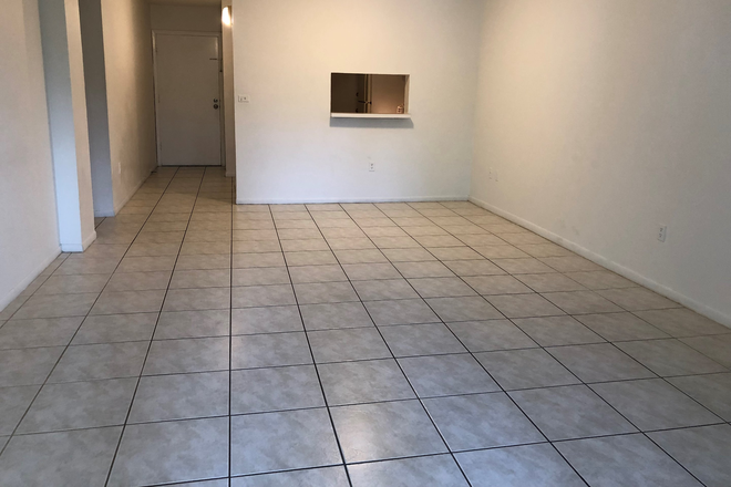 Loving room - UM postdoctoral researcher/staff seeking female roommate at 2BR/2BA comfy and beautiful condo near U