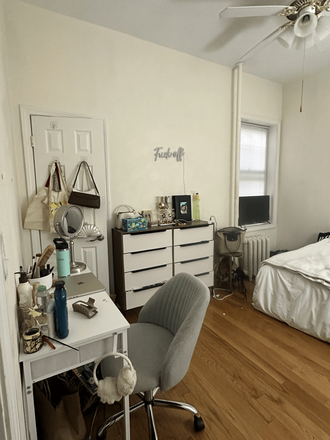 Bedroom - Single room in 3 bed first floor apt on Westland Ave (SUBLET 4/25-8/30)