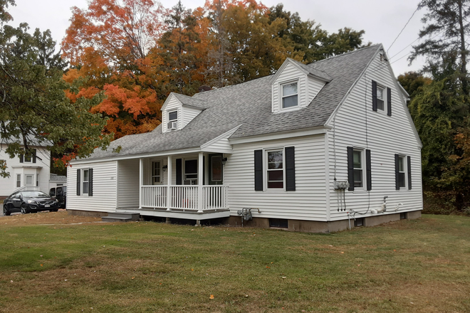 Front of house - 4Br - 3 Rooms Left! GAS HEAT INCLUDED! Rent by the Room 2 larger 1 smaller Apartments