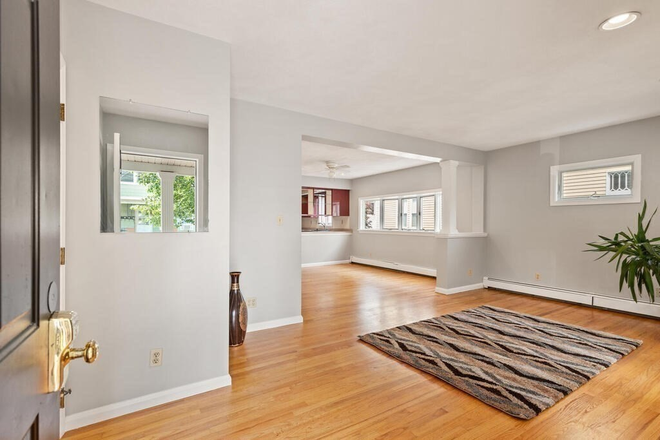 . - STUNNING 4 Bed / 1 Bath w/ LAUNDRY IN UNIT!! 2 PARKING SPOTS! Available 6/1/26!!