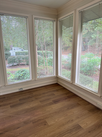 Office/glassed in porch room - 4 BEDROOM 4 BATH +GREAT ROOM +OFFICE RENOVATED HOUSE