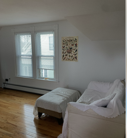 Living room - Apartment right next to campus