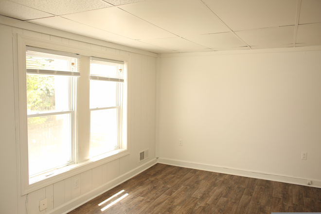 Living Room - 406 Hedge Street - Basement Apartment Available