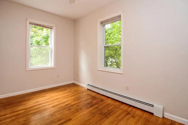 The Room in Question - January Lease, 4 bedrooms, two roommates, 2 full baths Apartments