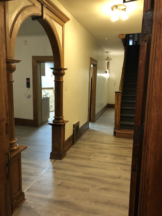 Entrance Hall - 4012 Spruce House