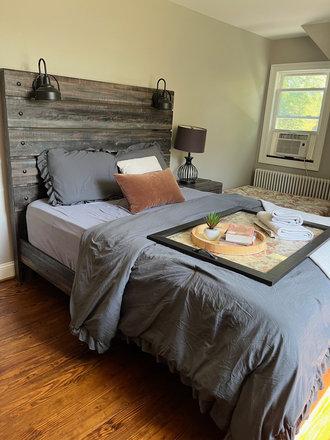Bedroom with Designer Touches - Furnished Room 10 Minute Walk to Campus in Quiet Neighborhood House