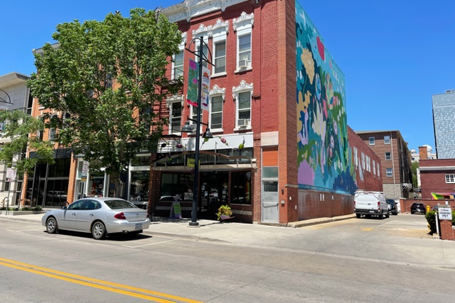 222 E Washington Street Iowa City IA - Studio & 1 Bedroom Apartments! Prime Downtown IC & Campus Location! Walk to Class!