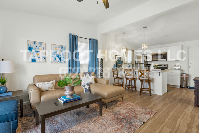 Welcome! - Fully Furnished 2br/1ba House, Walk to Campus, In-Unit Washer/Dryer, AC, Parking