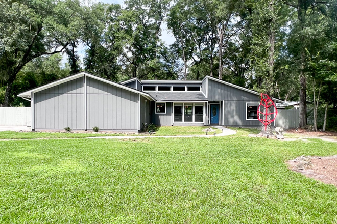  - 3BR/2BA POOL HOME in SW Gainesville - available early September!