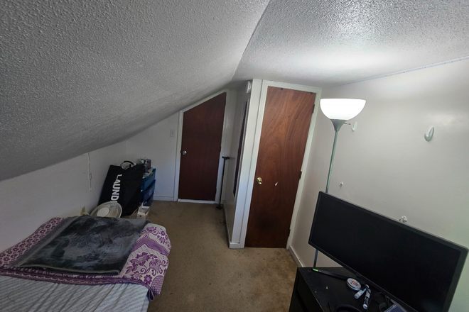 Bedroom - Affordable Room Available Close to Campus – $600/month