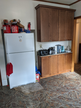 Kitchen - Charming Spacious 4/5 BR Duplex newer furnace Just Blocks from Campus! Duplex