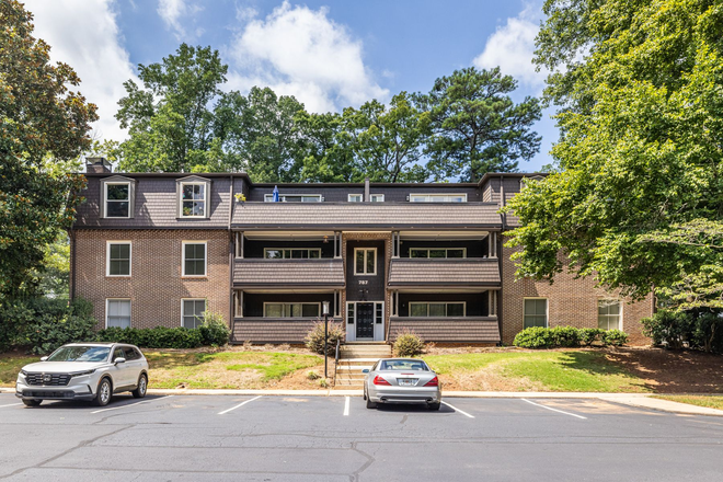 Front of complex - 3/2 Rental, Great for Students and Staff, Available Now