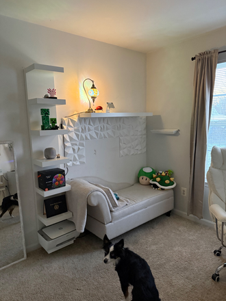 Shared office space - Private room and bathroom for rent House