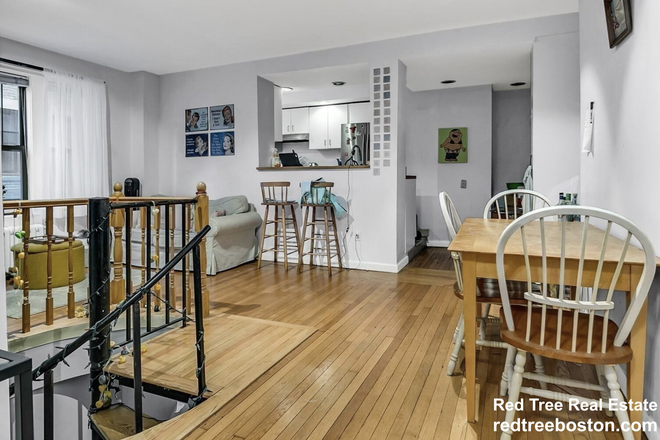 ... - GORGEOUS 4 BEDS/2 BATHS WITH MODERN KITCHEN ON BEACON STREET Condo