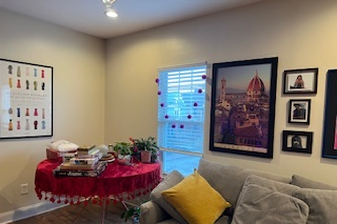 Living/Dining area - Walk to Case, UH, Clinic, Museums, beautiful house!