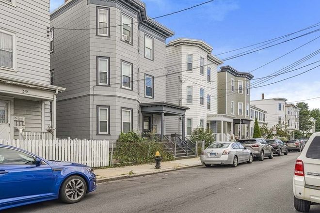 apt - One large bedroom sublet available for spring!!! Apartments