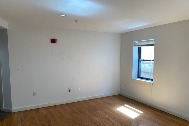 Living Room - Kenmore Square, Commonwealth Avenue Unit (2 Beds, 2 Baths) Condo