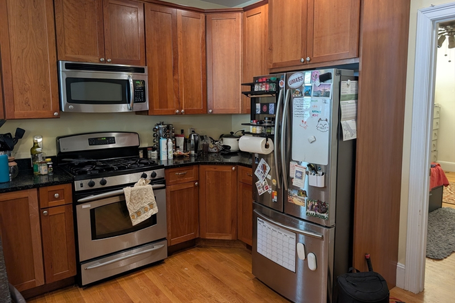. - AMAZING TWO-LEVEL 4bed/2.5 bath - Avail NOW!!