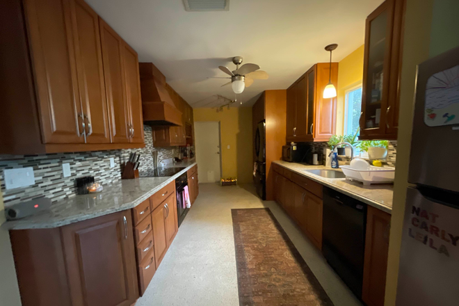 Kichen - Cute Beach house, close to campus