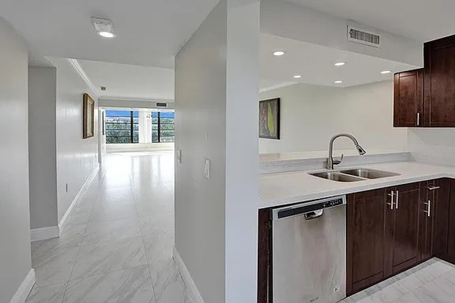 Entry way - Kitchen on the right - Great location - Close to NSU Campus - 2 BR 2 BA - Living/Dining/One Bedroom furnished Condo