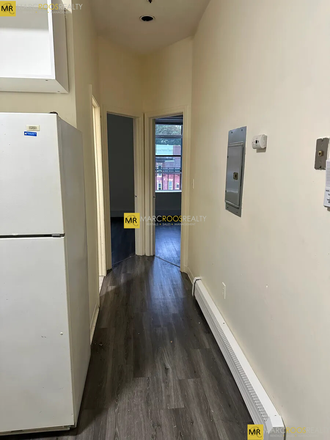 Call NOW for showings! 617-236-8550 - HAMMOND ST - FLOOR THRU SOUTH END 3BR/1BA W/ LNDRY IN BLDNG AVAIL *9/1/2025* JUST MINUTES TO CAMPUS!
