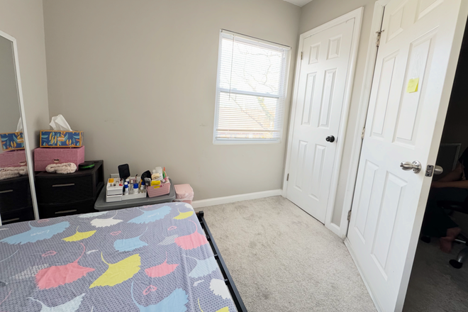 Room 2b - Newly Renovated House with Great Amenities