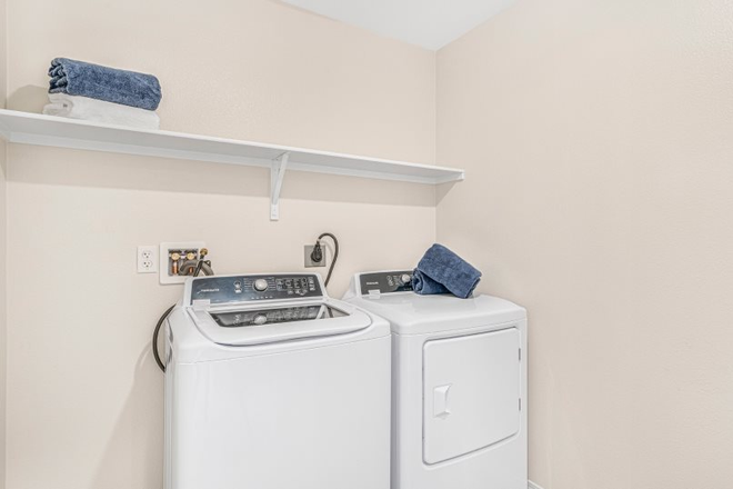 Laundry Room - Room at Townhouse in the Highgrove Town Center, close to campus (8 minutes drive)