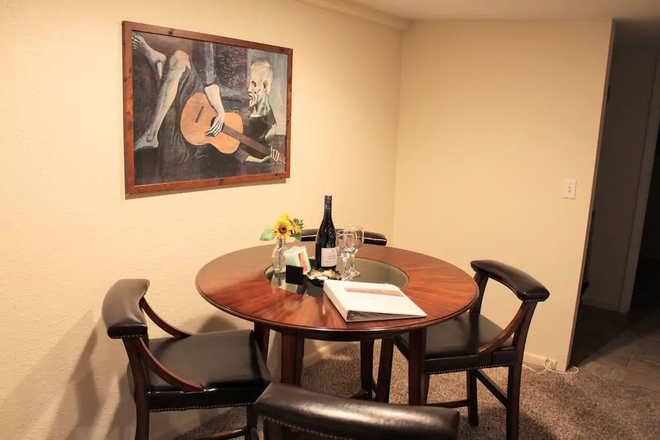 Dining area - 1br/2br Downtown Home, 5 min Walk to Main Campus!