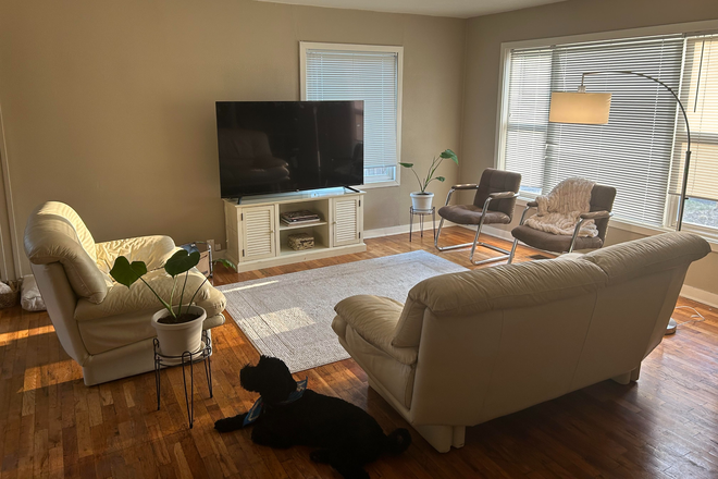 living room - House near Campus