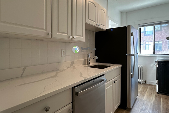 1 - Avail March 1st! Sunny renovated 1-bed Newtonville apartment! H/HW inc. Laundry in building