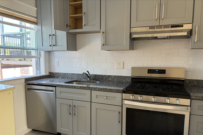 Kitchen - 3 bedroom apartment on B Line , Brighton