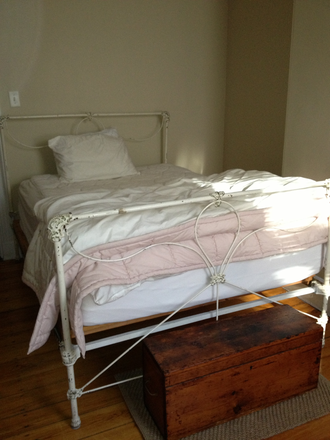Double Bed - Fully Furnished Room Close to MIT Condo
