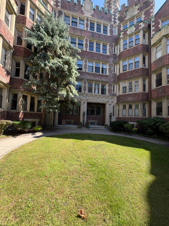 Outside courtyard - Dana St Cambridge/Studio Apt for rent