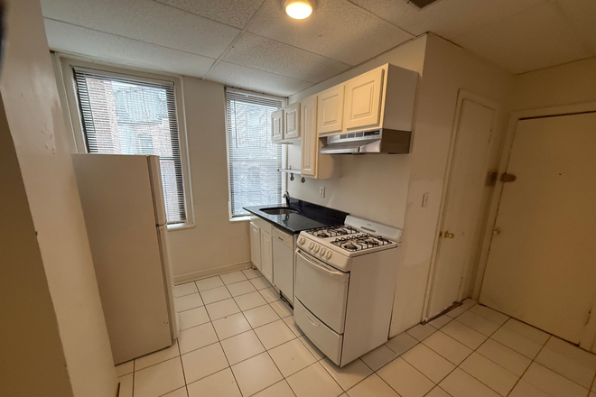 Call NOW for showings! 617-236-8600 - CHARTER ST - LRG *1/2 FEE!* NORTH END TRUE 2BR *AVAIL NOW* W/ LNDRY IN BLDNG, EQUAL BDRMS, DW, EIK! Apartments