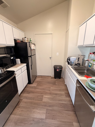 Kitchen - 1b1b Apartment Aug 2026 - Jul 2027, 6 min driving to North Campus