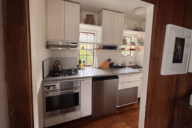 Kitchen - Lovely One Bedroom Loft with Garden in Normandy Village