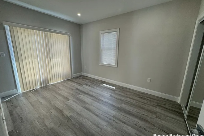Room 3 w/ closet - Room for rent with UMB housemates