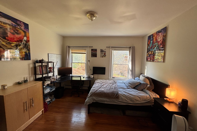 Bedroom - Fully Furnished Room Next to Boston College & Train Duplex