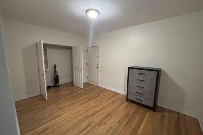 your bedroom - bedroom + private bath in tri taylor Apartments