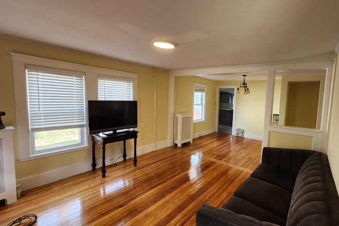 Living Room & Dinning - 3 Bedroom in Quincy MA (unfurnished) Duplex