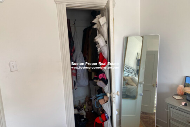 a - 3 bed w/living room and NO BROKER FEE Condo