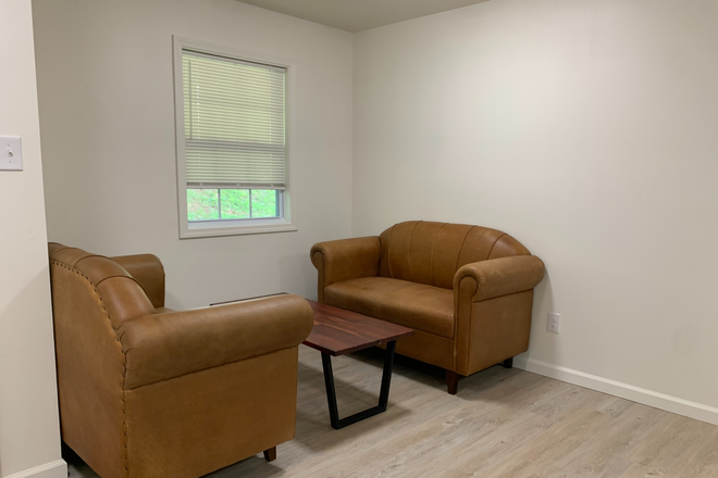 Living area - $600/month private room for rent 5 min drive to UTK campus House