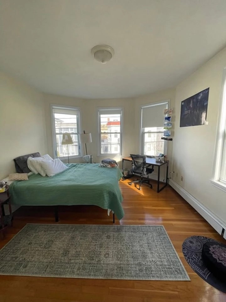 The room in question. Spacious, lots of light - 2nd floor apartment in a 3-floor house