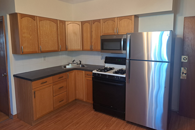 Call NOW for showings! 617-236-8550 - HAMPSHIRE ST - GREAT DEAL IN INMAN SQ! *AVAIL NOW* TRUE 2BR W/ LNDRY IN BLDNG, EQUAL BDRMS, HW INC!