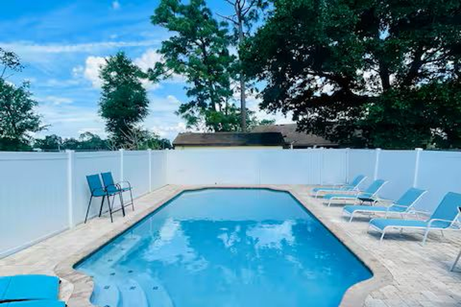 Private Pool - Furnished 3/2 with a Private Pool! Duplex