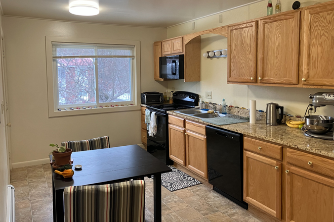 Kitchen - Furnished apartment with kitchen and living room in Amherst, flexible start/end dates