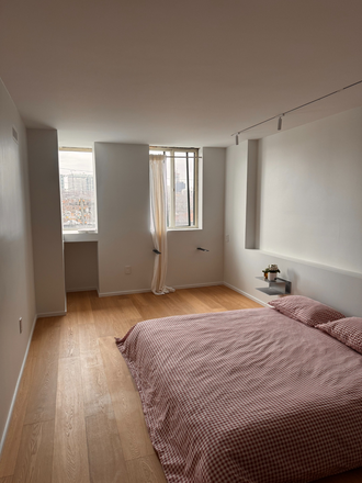 Bedroom - Furnished 3 Bedroom in Yorkville looking for Roommates Short Term