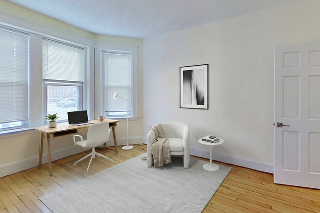 Unit - NEWLY RENOVATED 4 BEDROOM 3 BATH IN BU’S CENTRALS LOCATION AVAILABLE NOW SEPTEMBER 1, 2026! Condo